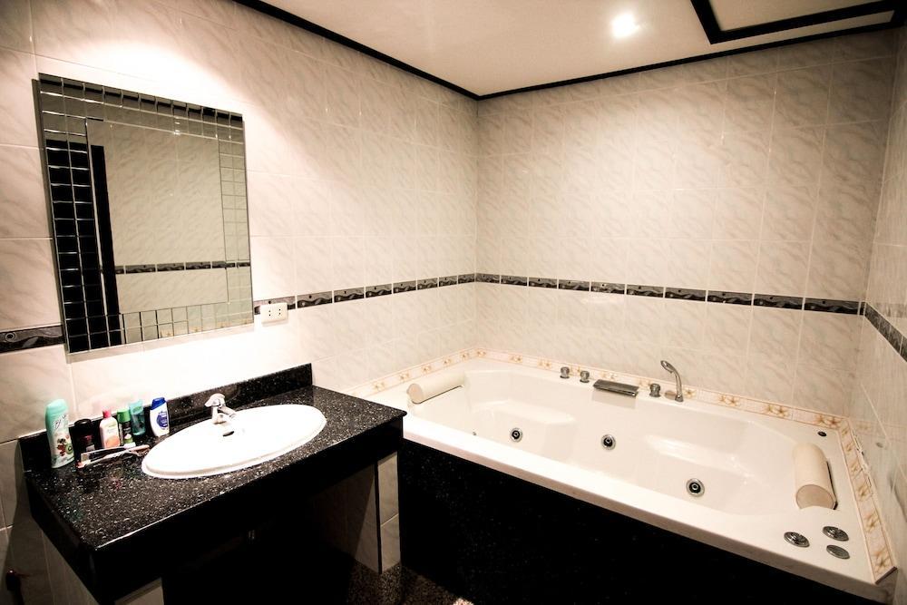 Angus O'Tool'S Guesthouse Karon Eksteriør bilde